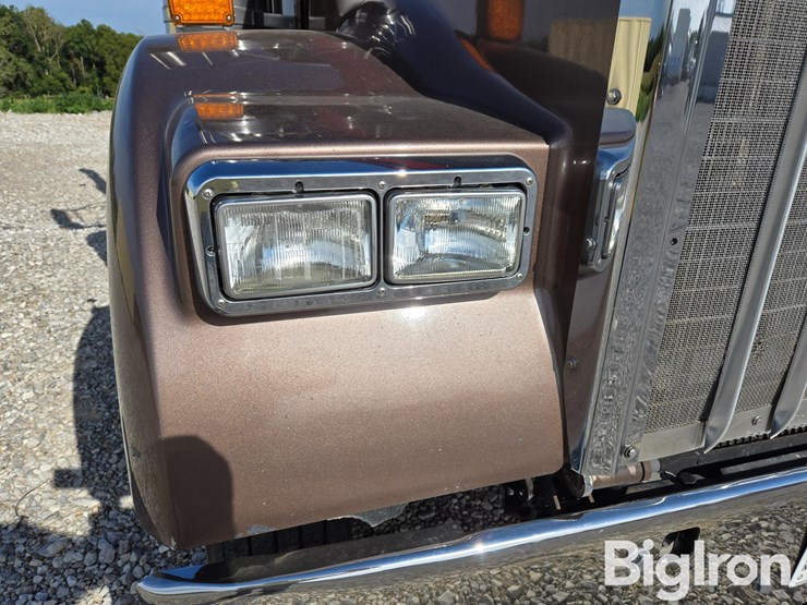 2013-kenworth-w900-image-11