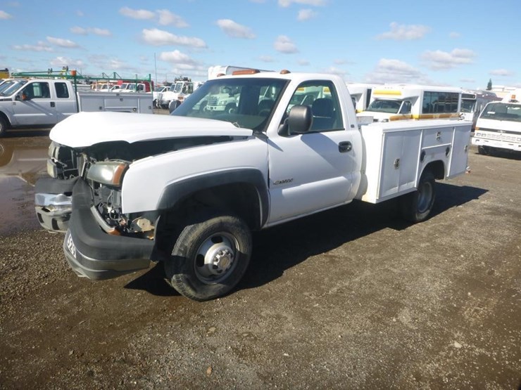2005-chevrolet-3500-image-1