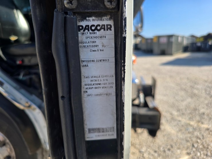 2013-peterbilt-320-image-34