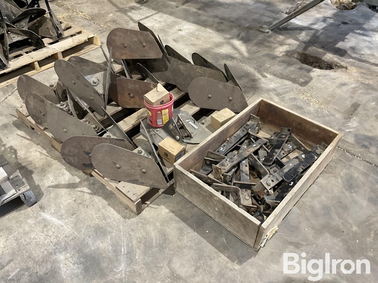 hiniker-16-row-hiller/ridger-attachments-image-3