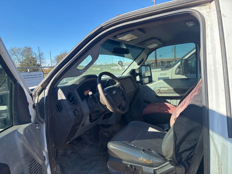 ford-f350-xl-image-2