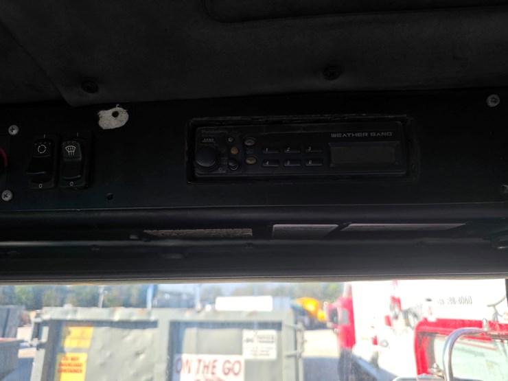 2002-peterbilt-320-image-48