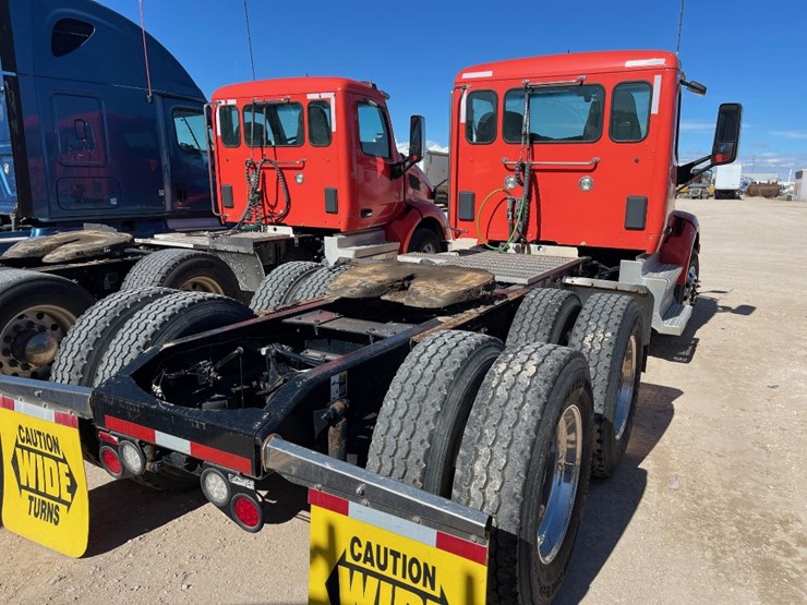 2019-peterbilt-579-image-3