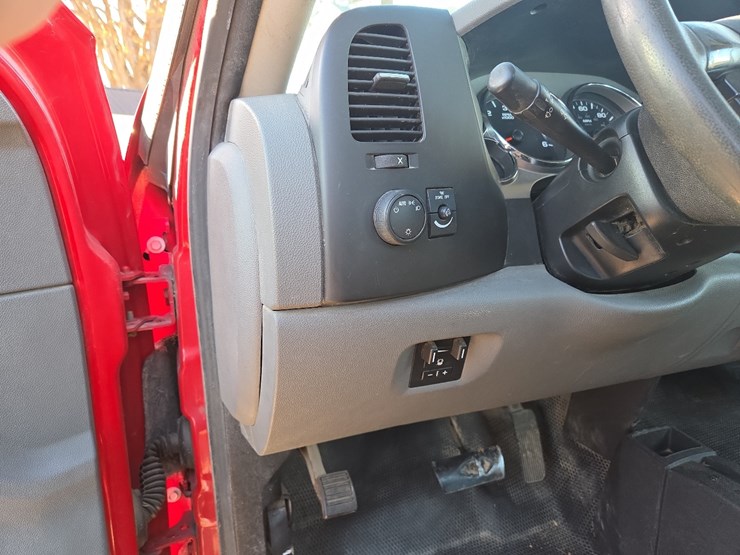 2010-chevrolet-2500hd-image-33