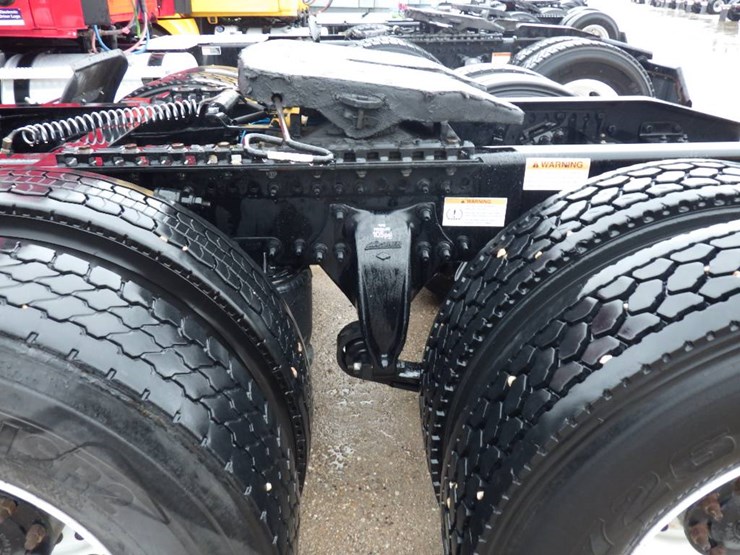 2020-freightliner-cascadia-126-image-14