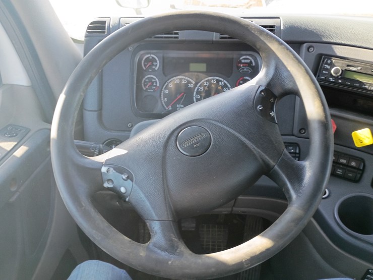 freightliner-cascadia-125-image-50