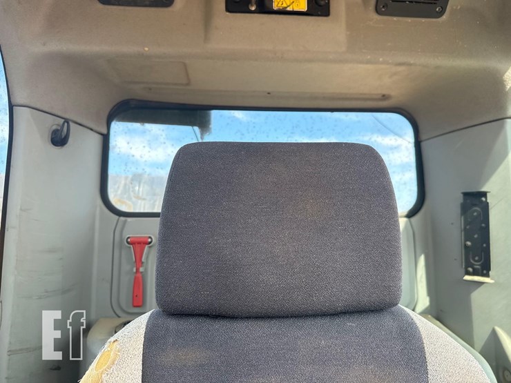 2019-caterpillar-326fl-image-38