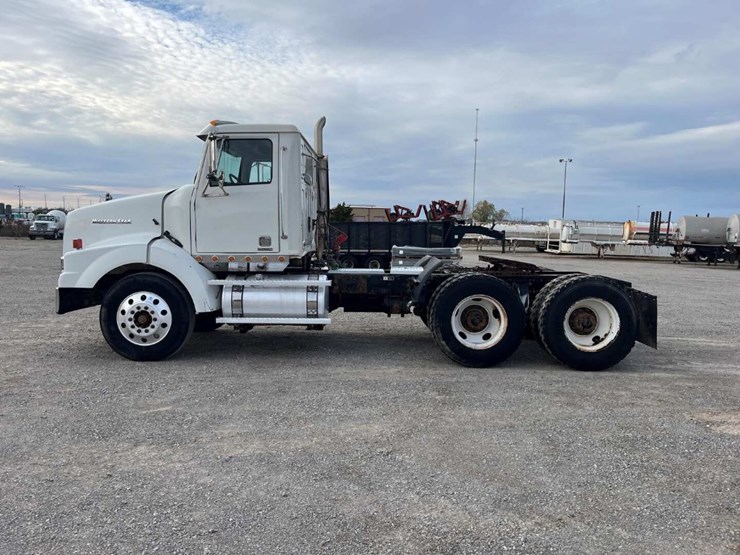 2016-western-star-4900-image-8