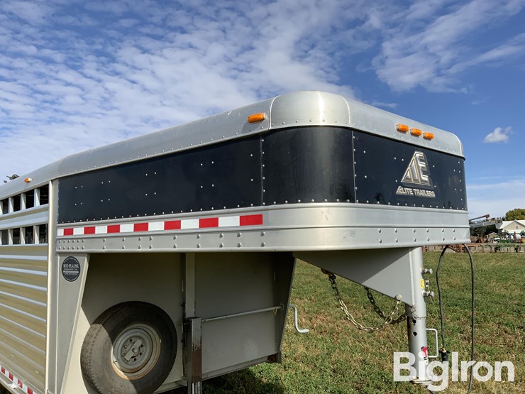 2019-elite-tri/a-gooseneck-livestock-trailer-image-16
