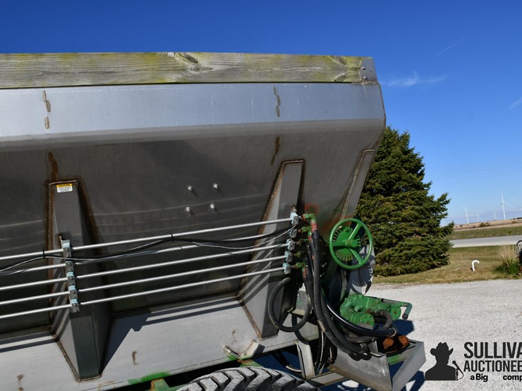 bbi-magnaspread-pull-type-spreader-image-16