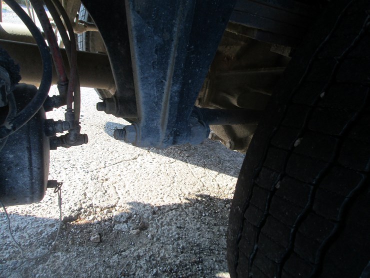 2016-freightliner-108sd-image-9