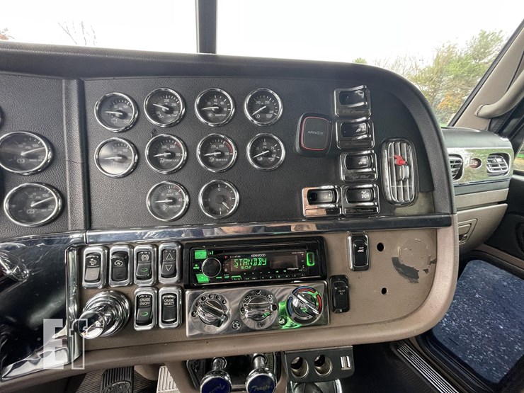 2009-peterbilt-386-image-17