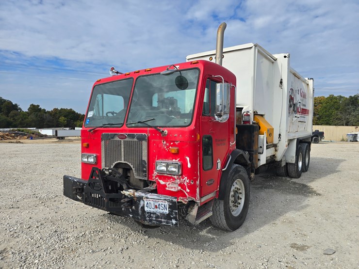 2005-peterbilt-320-image-1