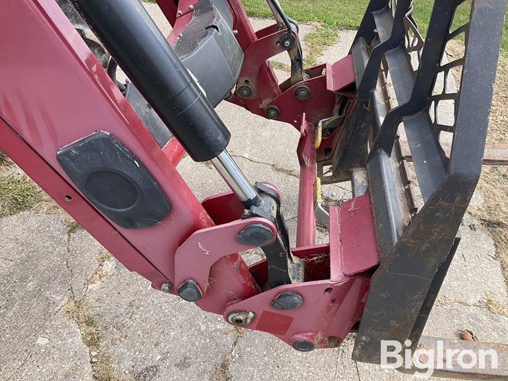 case-ih-farmall-105u-image-12