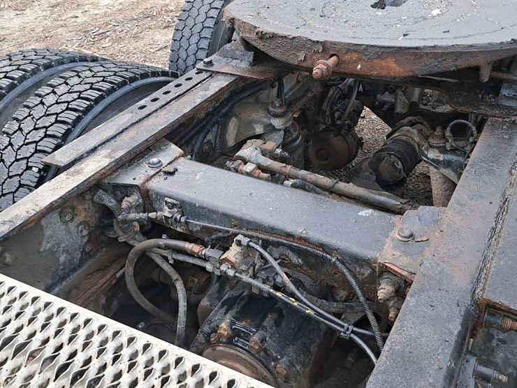 2010-peterbilt-386-image-35