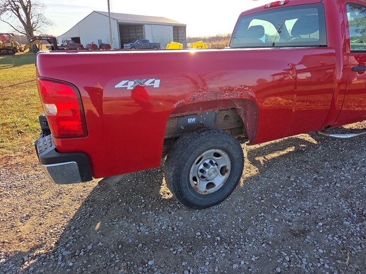 2010-chevrolet-2500hd-image-18