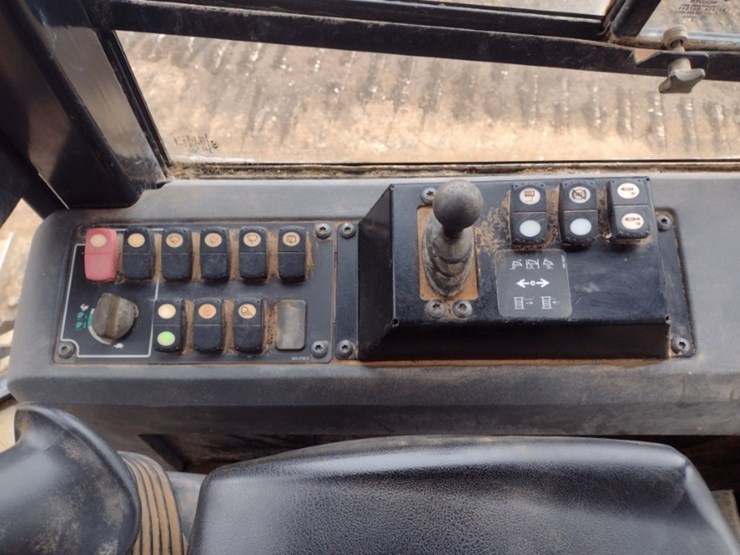 caterpillar-14-image-13