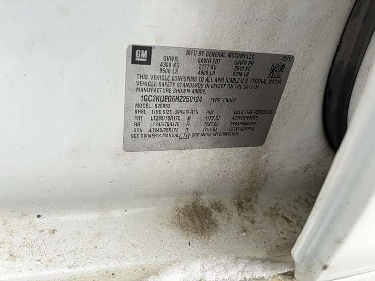 2017-chevrolet-2500hd-image-14