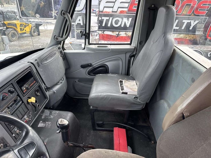 2007-international-7600-image-27