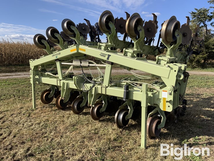2013-orthman-12r30”-1tripr-strip-till-machine-image-1