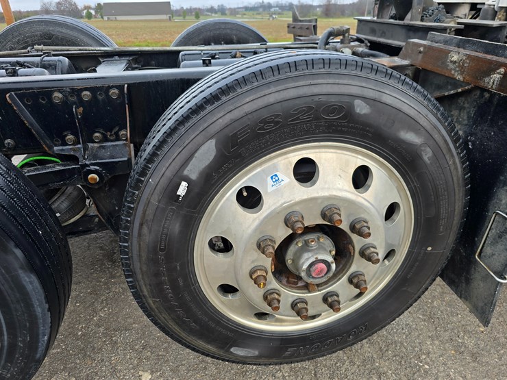 peterbilt-367-image-97