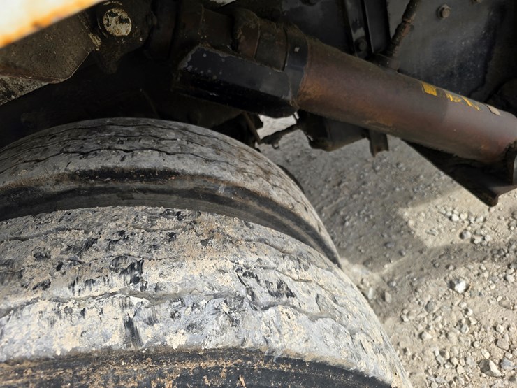 2003-peterbilt-320-image-104