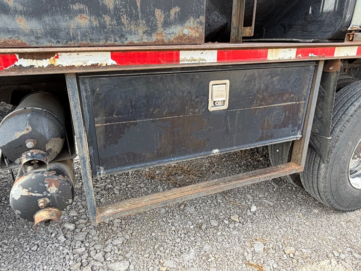 peterbilt-357-image-13