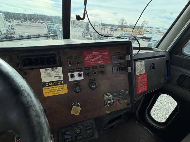 peterbilt-357-image-30