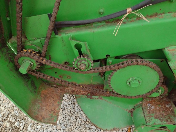 john-deere-335-image-12