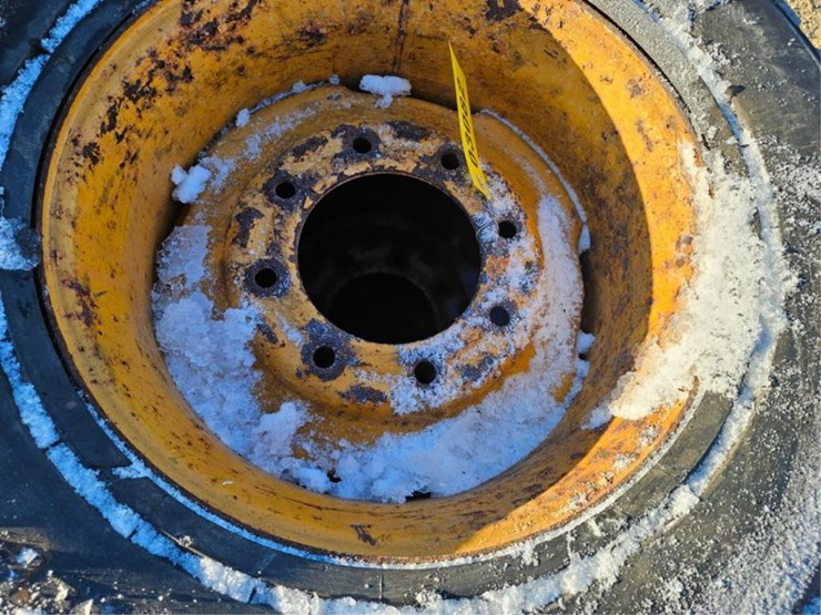 #3082-•-(3)-12-16.5-tires-&-rims-image-17