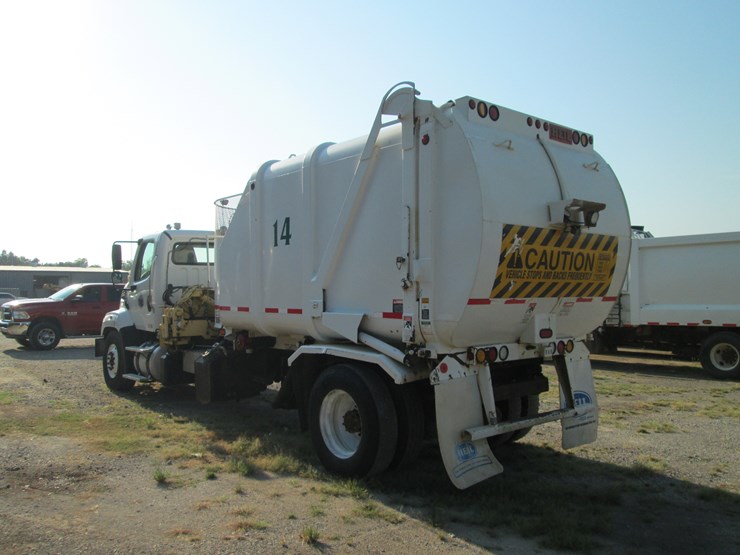 2016-freightliner-108sd-image-4