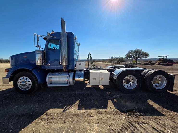 2013-peterbilt-367-image-8