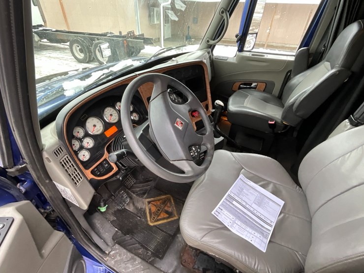 2011-international-prostar-image-17