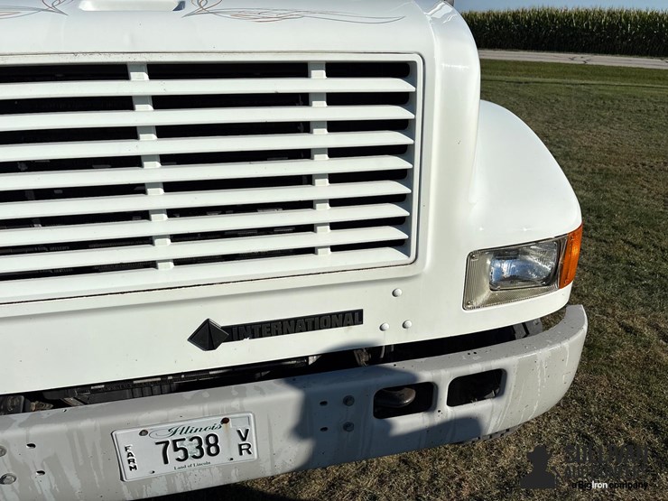 international-4900-image-18