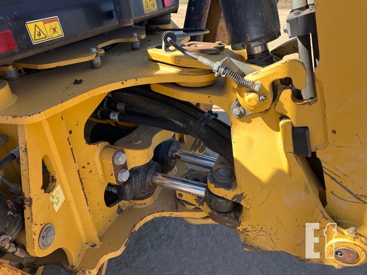 2016-caterpillar-415f2-image-29