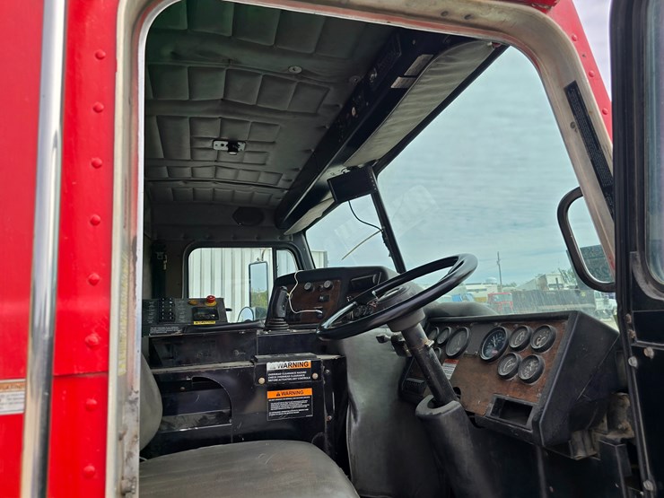 2003-peterbilt-320-image-56