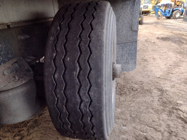 peterbilt-567-image-24