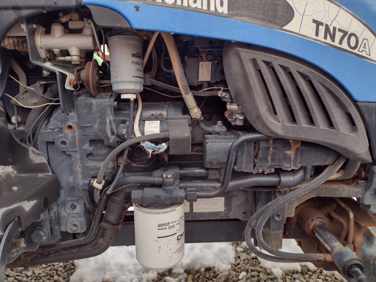 new-holland-tn70a-image-23