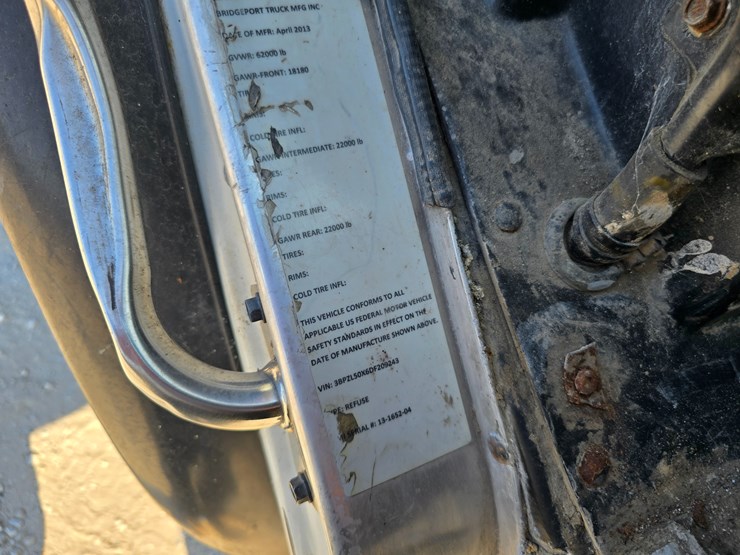 2013-peterbilt-320-image-35