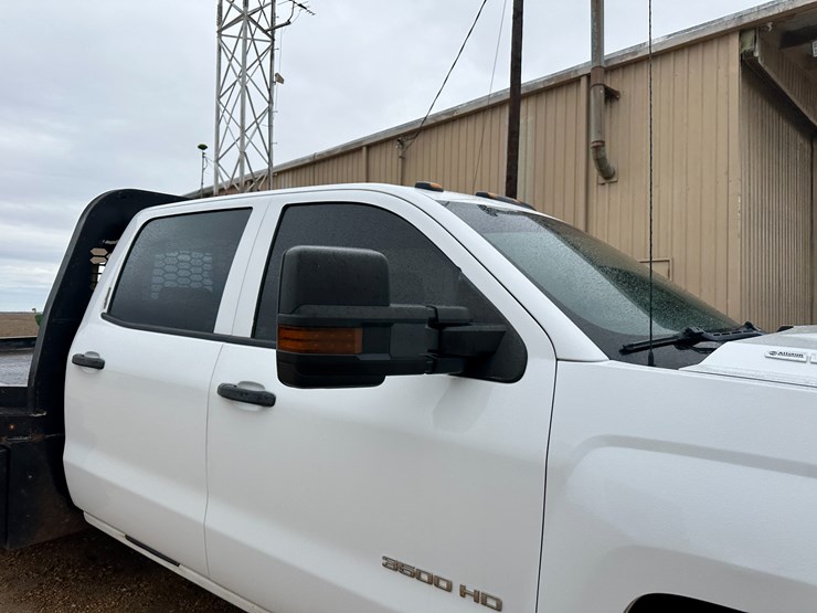 2017-chevrolet-3500hd-image-35