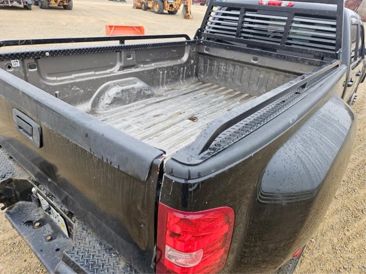 2008-chevrolet-3500-image-19