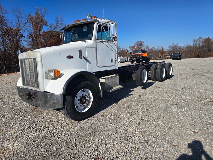 peterbilt-357-image-3