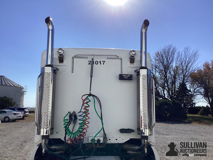 2005-freightliner-columbia-120-image-15