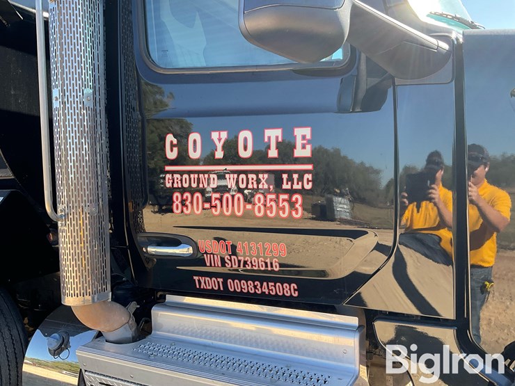 peterbilt-567-image-19