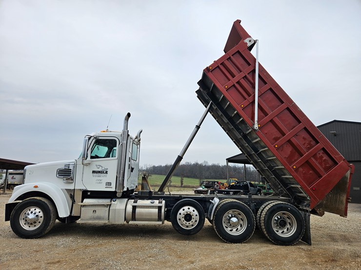 freightliner-122sd-image-32