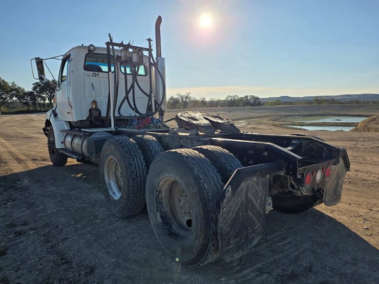 2003-sterling-lt9500-image-7