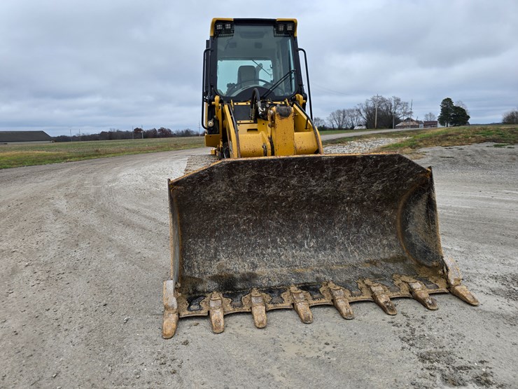 caterpillar-953d-image-51