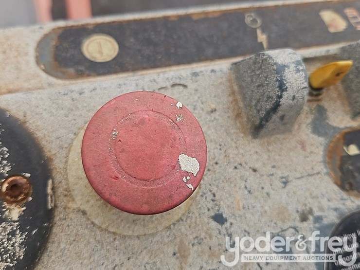 2016-jlg-800aj-image-40