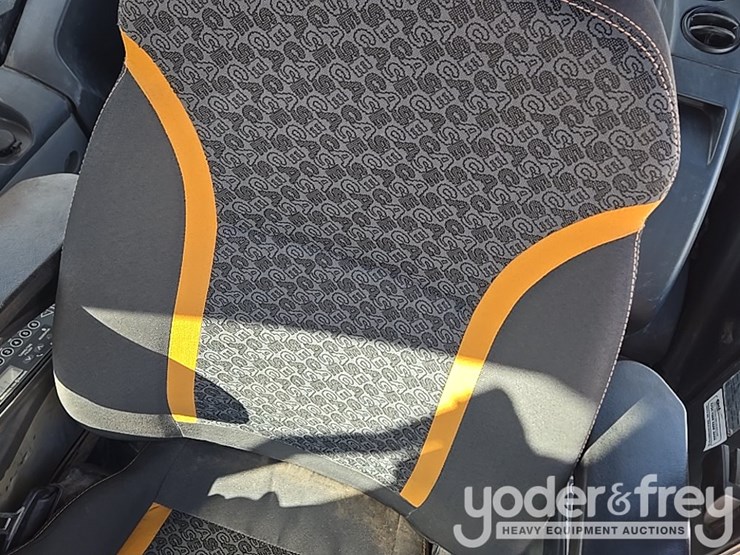 2021-case-cx210-lc-image-182