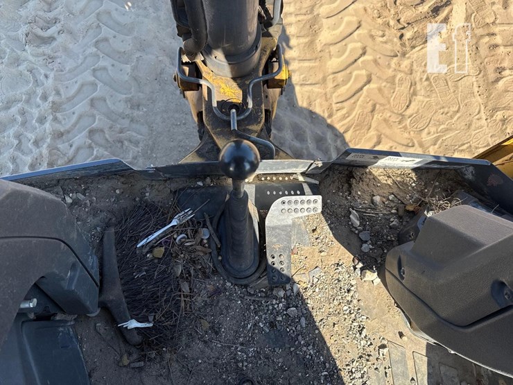 2016-deere-310sl-image-30